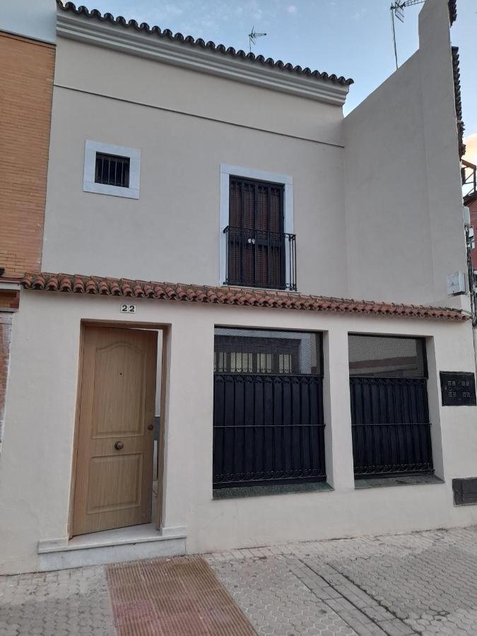 Сasa de vacaciones Casa Independiente En Nervion Junto A Parada Del Metro *
